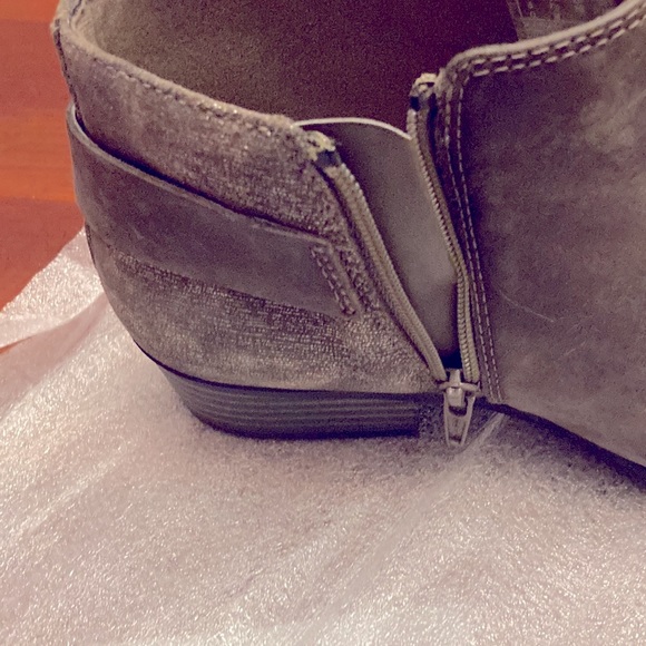 CLARKS COLLECTION. ANKLE BOOT. SIZE 7.5. Worn abt 3 times. Distressed  EUC - Picture 4 of 13